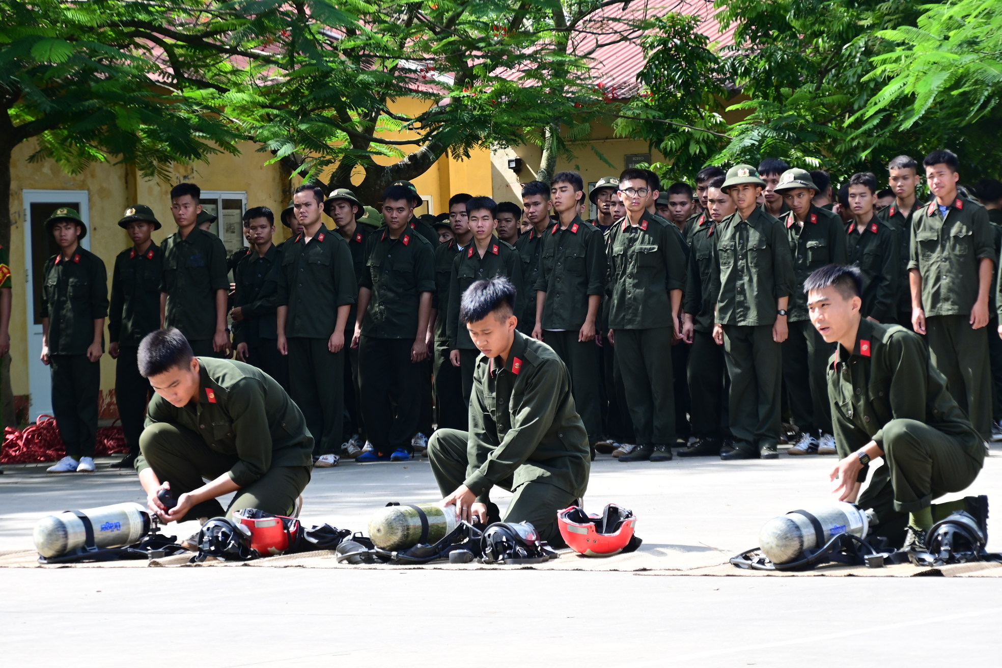 Kiểm tra đánh giá kết quả huấn luyện nghiệp vụ chữa cháy và CNCH đối với chiến sĩ nghĩa vụ mới năm 2024